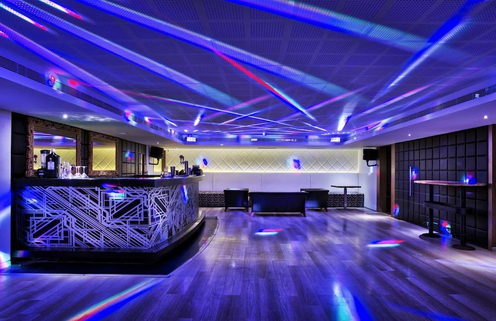 Grand Chennai By Grt Hotels Екстер'єр фото The interior of the nightclub