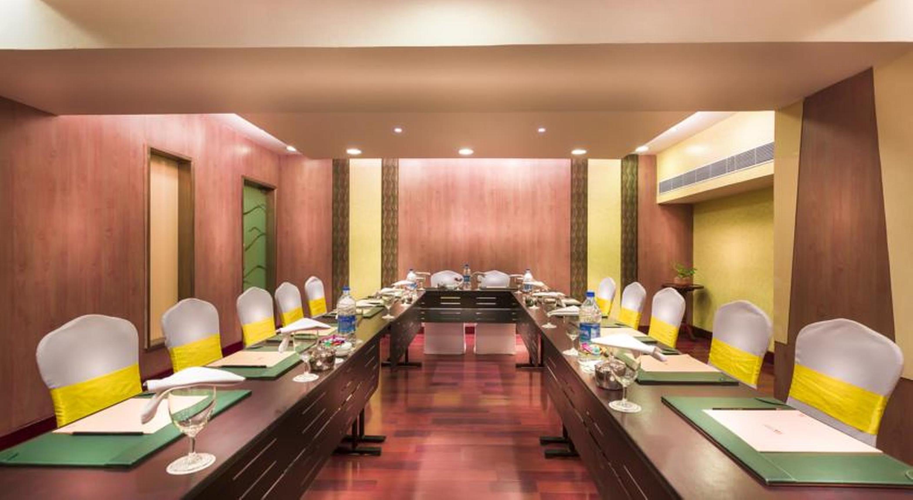Grand Chennai By Grt Hotels Екстер'єр фото A meeting room at a hotel