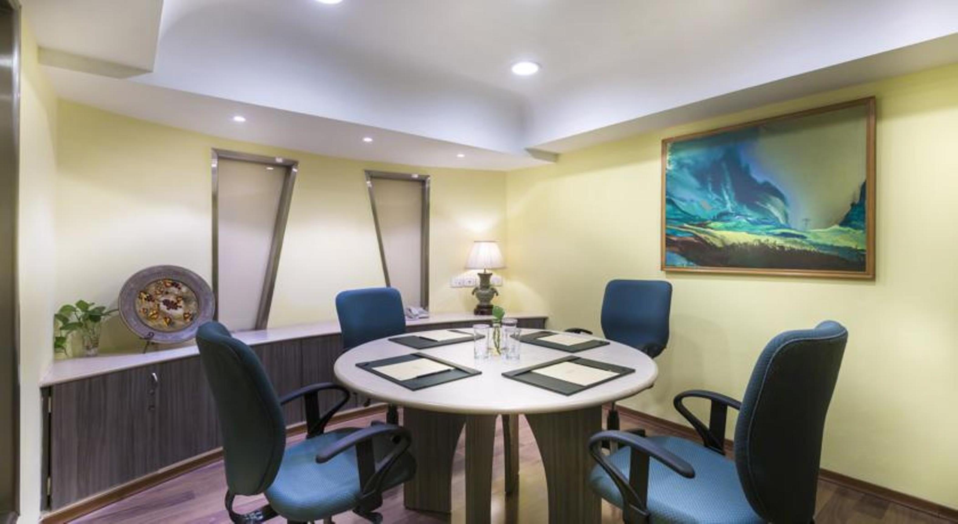 Grand Chennai By Grt Hotels Екстер'єр фото Meeting room at the hotel