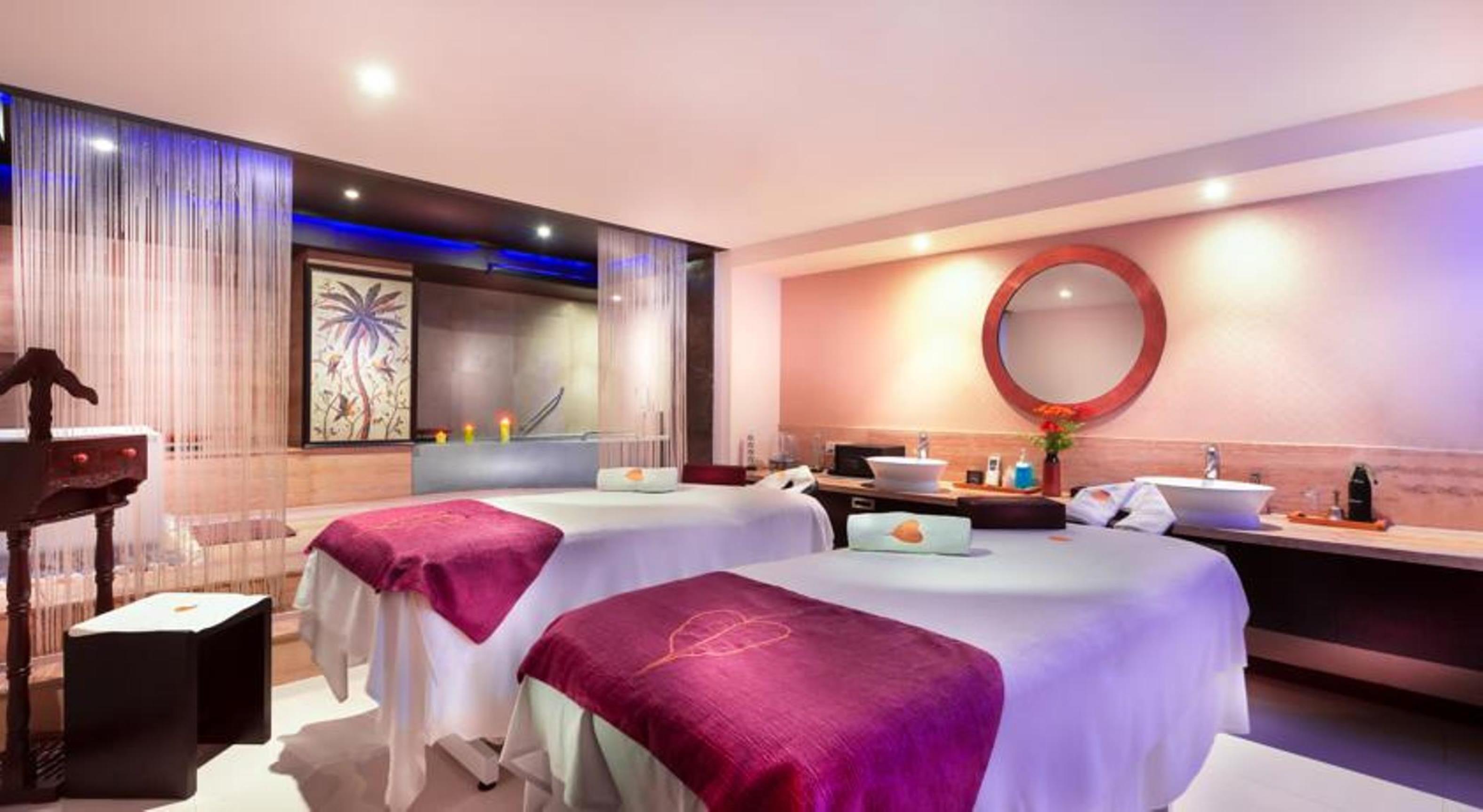 Grand Chennai By Grt Hotels Екстер'єр фото Spa at the Hilton London Heathrow