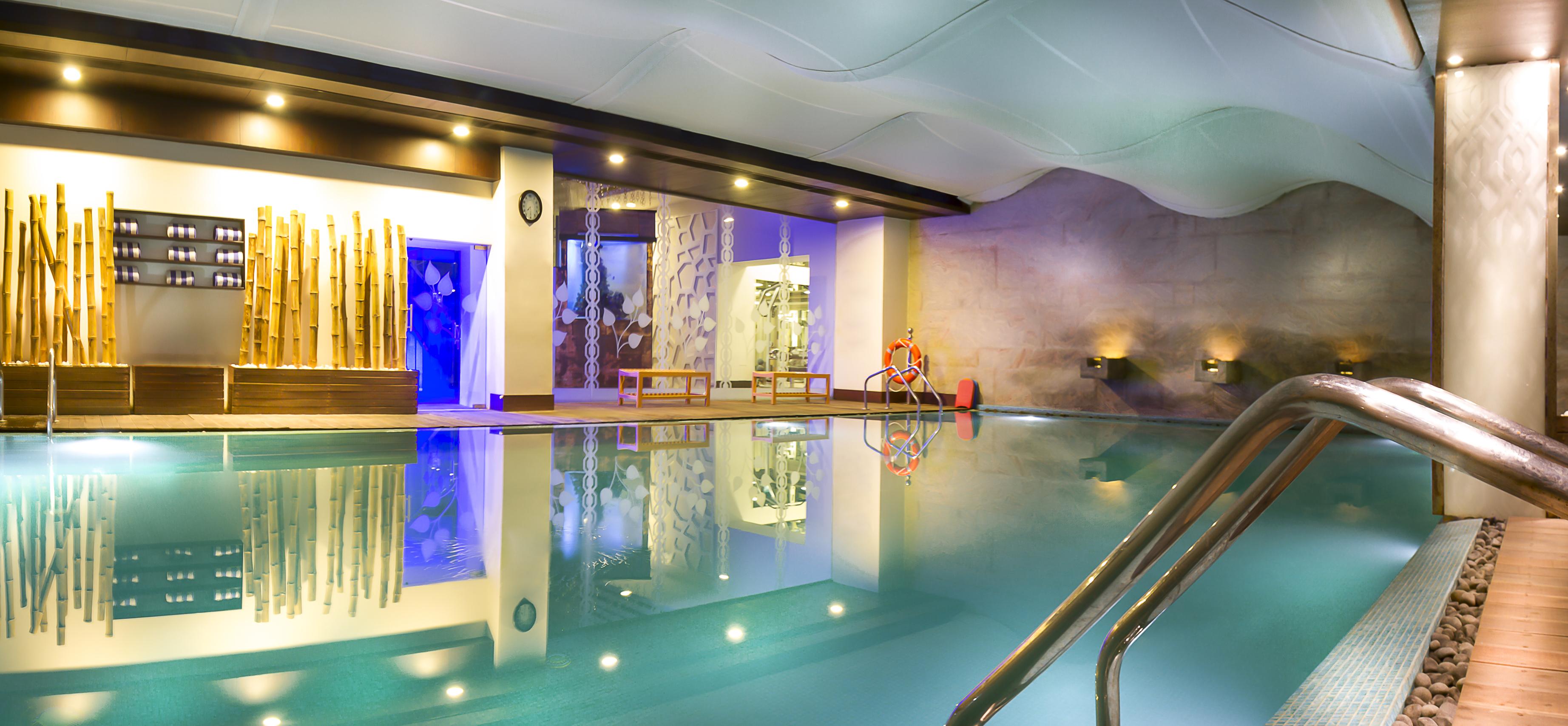 Grand Chennai By Grt Hotels Екстер'єр фото The swimming pool at the hotel
