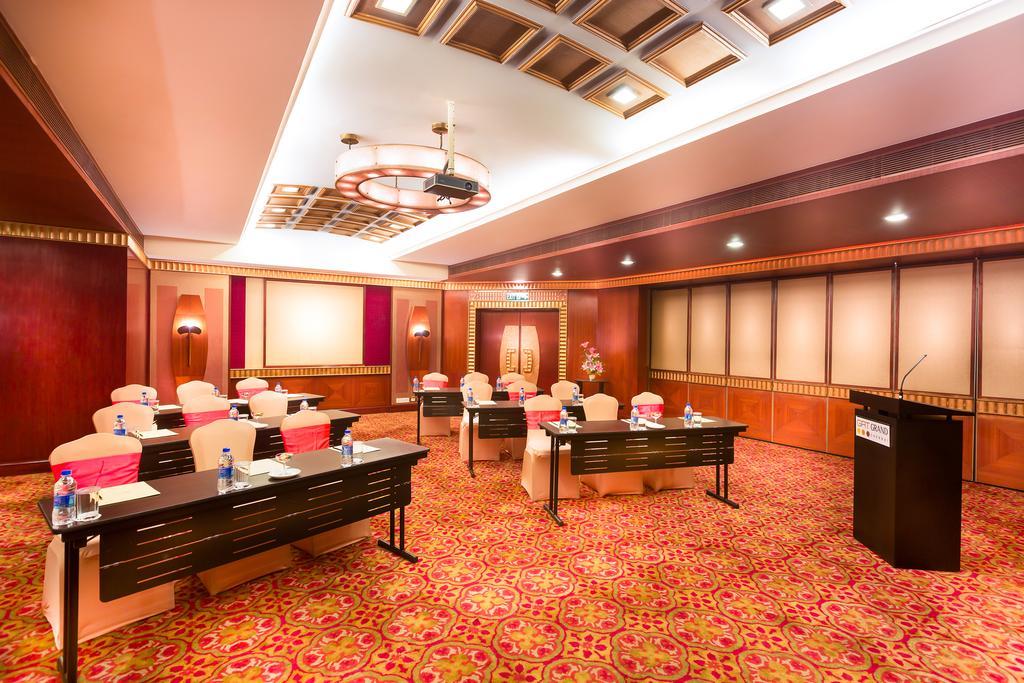 Grand Chennai By Grt Hotels Екстер'єр фото Meeting room at the hotel